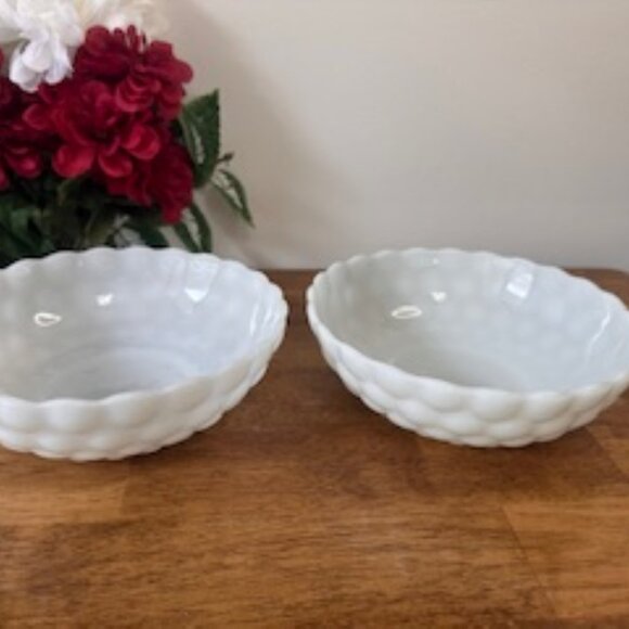 Vintage Milk Glass Bubble Pattern Serving Bowls Opalescent Scalloped Edge Decor - Picture 4 of 7